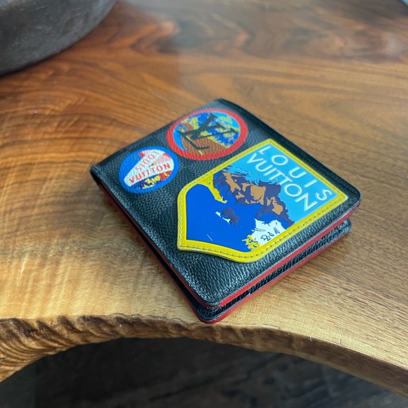 LOUIS VUITTON limited edition patches wallet - Picture 8 of 8